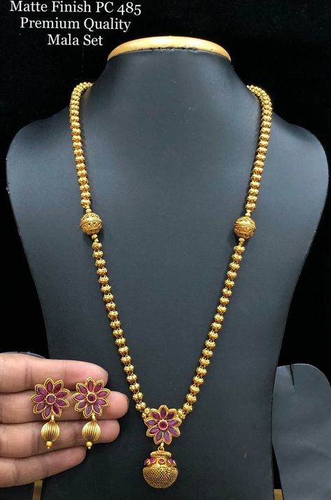 Long Gold Chain Designs For Women, Antique Necklaces Design, Black Beads Mangalsutra Design, Fancy Jewelry Necklace, Modern Gold Jewelry, Gold Jewelry Simple Necklace, Pearl Necklace Designs, Gold Bridal Jewellery Sets, Gold Jewelry Stores