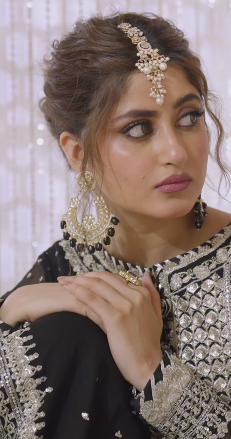 Sajal Aly Hairstyles, Hania Amir Hairstyles, Shaadi Hairstyles, Hairstyles For White Women, Christian Hairstyles, Nikah Bride, Pakistani Makeup Looks, Pakistani Makeup, Sajal Aly