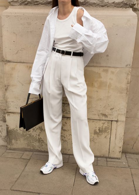 THE DIGITAL JOURNAL | Olivia Kijo: ALL WHITE CLASSICS Slouchy White Jeans Outfit, Old Money Summer Outfits, Old Money Summer, White Pant, Chique Outfit, White Shirt Outfits, Chique Outfits, All White Outfit, Phoebe Philo