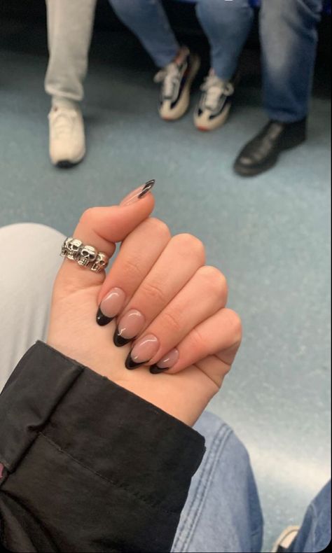 Edgy Nails Acrylic Grunge Short Almond, Short Acrylic Nails Almond Y2k, Grunge Y2k Nails Almond, Grunge Nails Short Almond, Grunge Nails Acrylic 90s Almond, Acrylic Grunge Nails, Edgy Nails Acrylic Grunge Short, Edgy Nails Acrylic Grunge Almond, Basic Nails Aesthetic