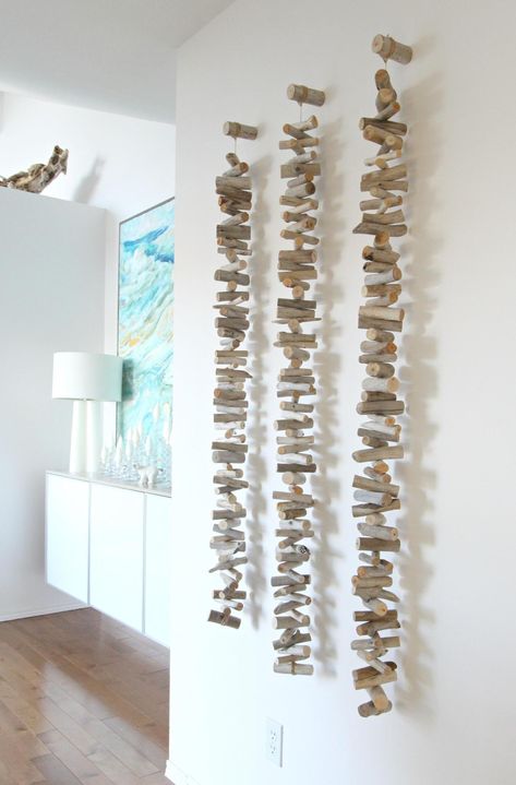 DIY Driftwood Wall Hanging Beach Wood Crafts, Crafts Driftwood, Drift Wood Art, Driftwood Wall Hanging, Diy Driftwood, Driftwood Ideas, Driftwood Wreath, Hanging Craft Ideas, Driftwood Diy