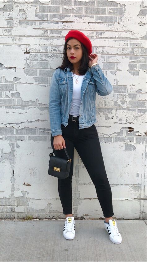 Beret Casual Outfit, Beret Outfit Casual, Outfits With Beret Hats Black Women, Outfits With Beret Hats, Outfits With Berets, Beret Outfit Street Style, Red Beret Outfit, Beret Hat Outfit, Hat Outfit Spring