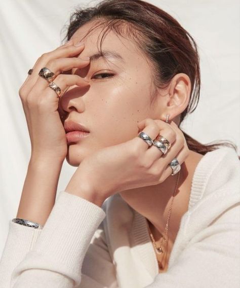 Hoyeon Jung Photoshoot, Jewellery Photography Styling, Jewelry Fashion Photography, Ring Photoshoot, Jewellery Model, Jung Hoyeon, Clean Beauty Makeup, Jewellery Photography Inspiration, Jewelry Product Shots