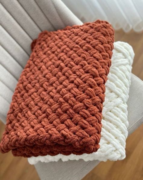 İstenilen renk sipariş alınır Knitted Baby Blanket, Knitted Shawls, Knitting Techniques, Handmade Business, Galaxy Wallpaper, Crochet Toys, Baby Blanket, Crochet Projects, Hand Knitting