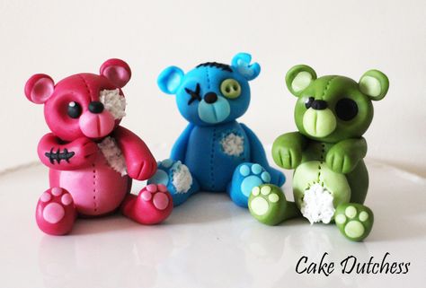 Clay Zombie, Zombie Teddy Bear, Cake Dutchess, Spooky Halloween Cakes, Cute Zombie, Bear Cake Topper, Fun Halloween Food, Cupcakes Decorados, Fondant Animals