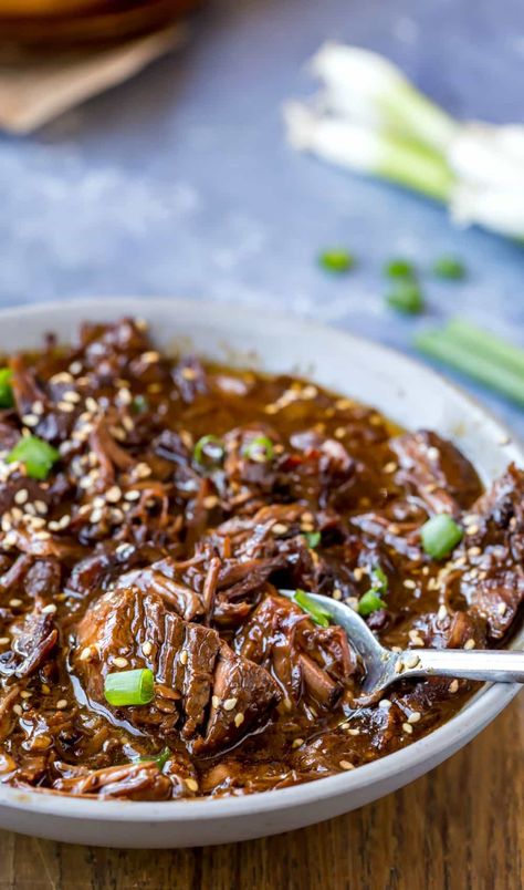 Slow Cooker Korean Beef Meals With Red Meat, Gochujang Beef Korean Style, Korean Meat Dishes, Korean Spices, Korean Beef Recipes, Slow Cooker Korean Beef, Easy Crockpot Dinners, Korean Recipes, Korean Beef