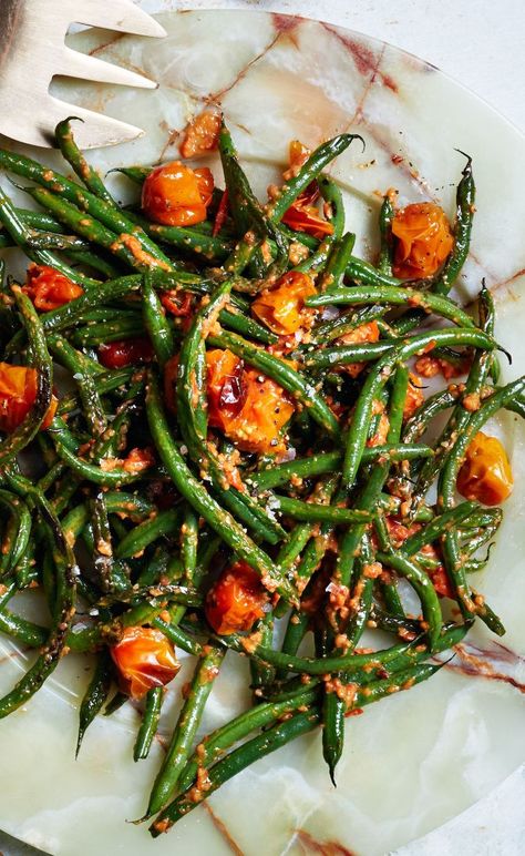 Tomato Pesto Recipe, Blistered Green Beans, Green Beans With Almonds, Almond Pesto, Green Beans And Tomatoes, Tomato Pesto, Green Bean Recipes, Pesto Recipe, Veggie Side Dishes