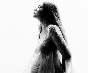 February 15, 2016 uploaded by D❁ on We Heart It Gigi Hadid Pregnant, Zayn Malik Tumblr, Maternity Studio Photoshoot, Pregnancy Belly Photos, Maternity Photography Poses Couple, Belly Photos, Swift Taylor, Maternity Photography Outdoors, Couple Pregnancy Photoshoot