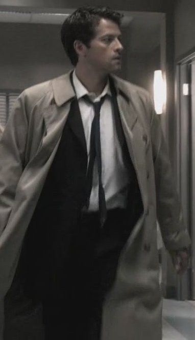 Castiel Outfit, Castiel Cowboy Hat, Castiel Shirtless Pictures, Castiel Trench Coat, Supernatural Castiel Wings, Misha Collins Hot Shirtless Castiel, Supernatural Castiel, Castiel Supernatural, Supernatural Dean Winchester