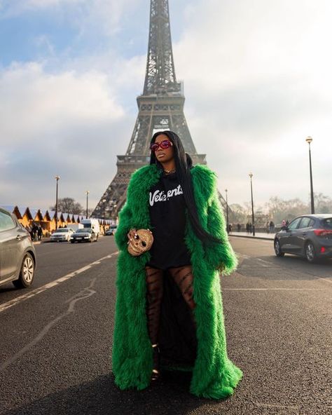 Fall Fur Coat Outfit, Casual Fur Coat Outfit, Fur Coat Outfit Baddie, Derra Taylor, Detroit Aesthetic, Dearra Taylor Outfits, De'arra Outfits, Fur Coat Outfits, Green Fur Coat