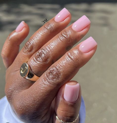 Gel X Nails Natural Color, Square Oval Dip Nails, Short Nails Ideas Wedding, Pink Chrome Nails Black Women, Gel Regular Nails, Jell Manicure Ideas, Bubble Bath Nails Black Women, Short Natural Nail Colors, Short Style Nails