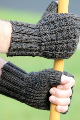 Fingerless Mittens Pattern, Knitting Gloves, Knitting Gloves Pattern, Fingerless Gloves Knitted Pattern, Glove Pattern, Gloves Pattern, Fingerless Mitts, Crochet Fingerless Gloves, Knitting Needles Sizes