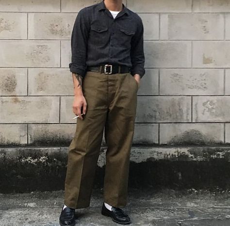 Men’s Slacks Outfit, 80s Business Casual Men, 90s Business Casual Men, Business Casual Men Aesthetic, Vintage Workwear Outfit Men, Men’s Spring Style, Mens Classic Outfits, Artist Outfit Men, Work Core Fashion Men