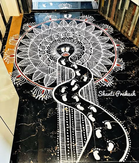 Krishna Janmashtami Kolam Designs, Krishna Kolam Design, Painting Rangoli Design On Floor, Gokulashtami Kolam, Circular Rangoli Designs, Krishna Kolam, Uttrakhand Art, Janmashtami Kolam, Jhoti Chita Design