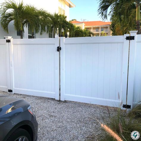 Vinyl Gates Driveway, White Driveway Gate, Carport Gate Ideas, Wooden Gate Door, Yard Planning, Vinyl Fence Gate, Rv Gate, Aluminum Driveway Gates, Detached Garage Designs