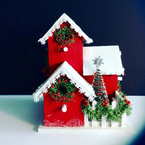 Holiday Birdhouses, Christmas House Decor, Birdhouse Craft, Bird Houses Ideas Diy, Christmas Houses, Bird Houses Painted, Birdhouse Designs, Decorative Bird Houses, Christmas Bird