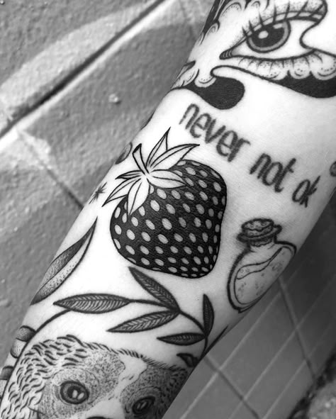 American Traditional Strawberry Tattoo Black And White, Black And Grey Strawberry Tattoo, Black Strawberry Tattoo, Strawberry Vine Tattoo Black And White, Traditional Strawberry Tattoo Black, Berry Tattoo Black And White, Strawberry Tattoo Black And White, Black And White Raspberry Tattoo, Wild Strawberry Tattoo Black And White