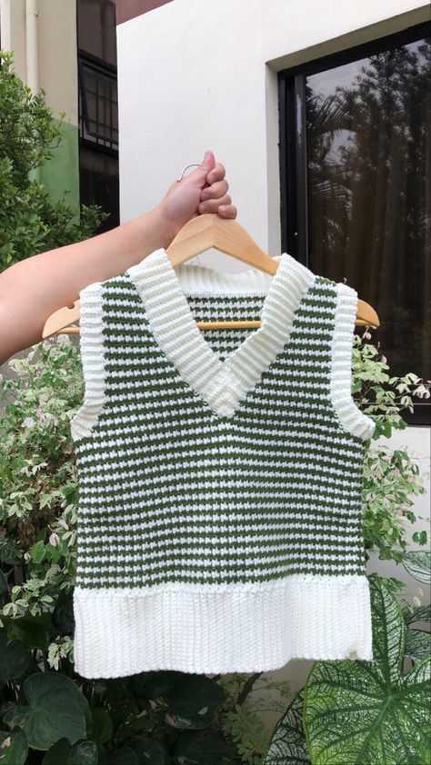 #crochetsweatervest #crochet #houndstooth Crochet Houndstooth Vest, Crochet Houndstooth Sweater, Sweater Vest Crochet, Houndstooth Sweater Vest, Vest Tutorial, Crochet Sweater Vest, Vest Crochet, Crochet Pieces, Houndstooth Sweater