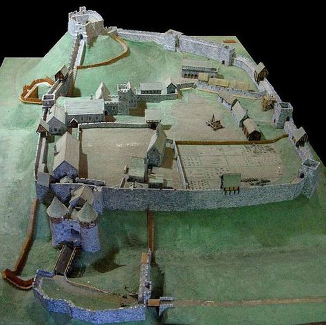 A reconstruction of Carisbrooke Castle in England during the 14th century...I like that they are small towns: Carisbrooke Castle, Motte And Bailey Castle, Castle Layout, Castle Floor Plan, Castle Illustration, British Castles, Chateau Medieval, Castles In England, Medieval Life