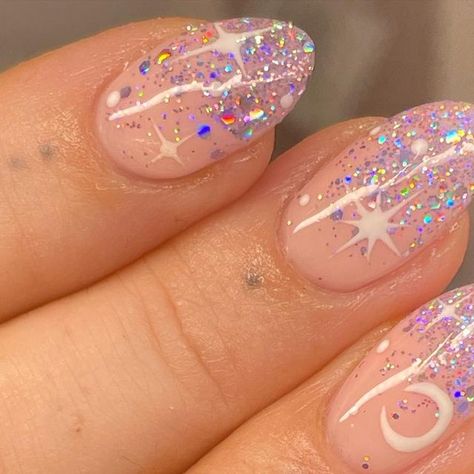 Easy Sparkly Nails, Dainty Glitter Nails, Glitter Confetti Nails, Glitter Nail Inspiration, Sparkle Disney Nails, Fun Sparkly Nails, 26 Birthday Nails, Fun Glitter Nails, Holiday Nails Biab