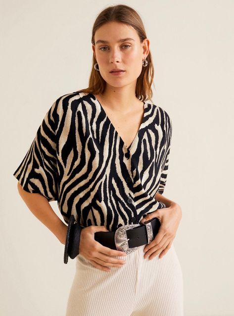 Zebra Is the Only Animal Print You Need for Spring Zebra Print Clothes, Printed Top Outfit, Zebra Shirt, Animal Print Shirts, Outfits 2023, Elegant Blouses, Work Tops, Looks Chic, Zebra Print