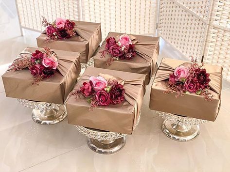 Dulang Hantaran Ideas, Hidden Hantaran, Hantaran Ideas, Hantaran Kahwin, Boho Wedding Makeup, Dulang Hantaran, Hantaran Pernikahan, Wedding Sign Decor, Trousseau Packing