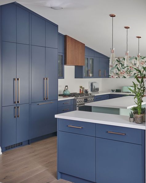 Blue Gray Kitchen Cabinets, Dark Blue Paint Color, Outdoor Interior Design, Grey Blue Kitchen, Design Color Trends, Dark Blue Paint, Oval Room Blue, Cabinets Design, Choosing Paint Colours