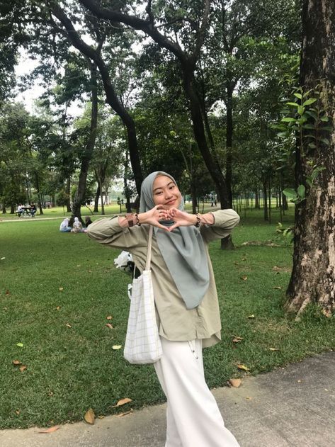 #hijabindokece #explore #photoshoot #hijabblogger #ootdhijabindonesia #hijablookbook #hijabmurah #muslimah #Voucher #folowme Ootd Mint, Mint Green Outfits, Ootd Ngampus, Mint Outfit, Green Dress Outfit, Denim Dress Outfit, Denim Diy Clothes, Rok Outfit, Beautiful Casual Dresses