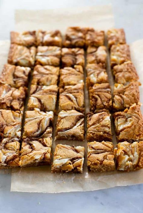 Cinnamon Roll Blondies, Cinnamon Blondies, One Layer Cake, Blondie Bar, Spiced Chai, Homemade Cinnamon Rolls, Blondies Recipe, Cinnamon Chips, Cinnamon Rolls Homemade