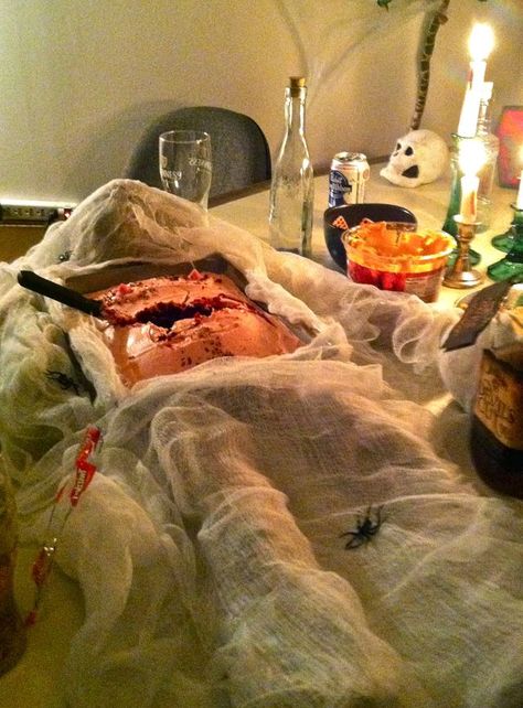 Haunted House Ideas Hospital, Asylum Haunted House Ideas, Spooky Laboratory Halloween, Hospital Haunted House Ideas, Hospital Halloween Party, Diy Haunted House Ideas Indoor, Haunted Dinner Party, Haunted Hospital Ideas, Creepy Halloween Party Ideas