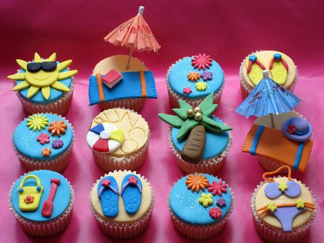 Beach Themed Bunco Party Cupcakes by Caroline'sCreations, via Flickr Beach Theme Cupcakes, Beach Cupcakes, Cupcake Fondant, Cupcakes Fondant, Summer Cupcakes, Bunco Party, Beach Birthday Party, Beach Cakes, Cupcake Wars