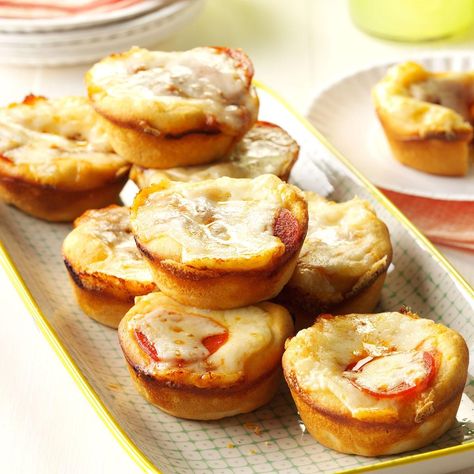 Lunch Box Pizzas Belton Texas, Pizzas Recipe, Tin Recipes, Kid Recipes, Kids Lunch Ideas, Canned Biscuits, Mini Pizzas, Muffin Tin Recipes, Kids Lunches