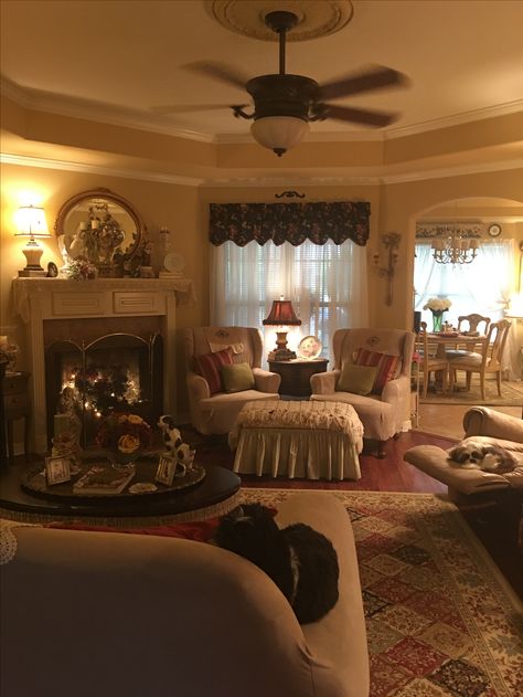 Grandmas Living Room Aesthetic, Grandmacore Home Decor, Grandma Aesthetic Living Room, Grandmacore Interior, Grandma Core Aesthetic Living Room, Living Room To Bedroom Convert, Cozy Basement Bedroom Aesthetic, Cottage Living Rooms Cozy Vintage, Grandma Chic Living Room