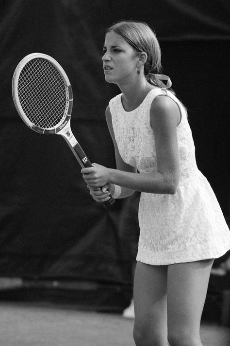 Chris Evert, 1971 Chris Evert, Tennis Party, Tennis World, Tennis Championships, Vintage Tennis, Open Hairstyles, Tennis Clubs, Tennis Fashion, Women's World Cup