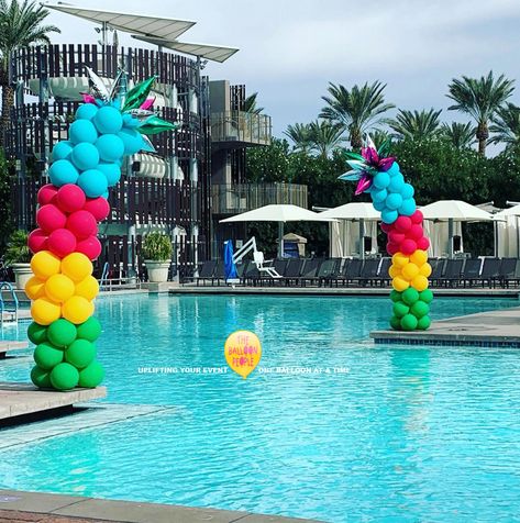 Pool Movie, Balloon People, Balloon Pillars, Coachella Party, Pool Party Themes, Pool Party Decorations, Pool Birthday, Balloon Arches, Balloon Sculptures