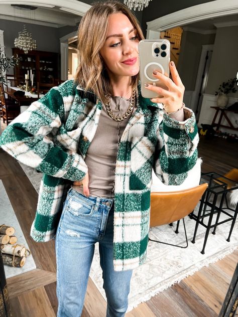 Fall time means everything pumpkin spice and Plaid! Today Honest Darling is sharing her current favorite fall plaid shirt for you to shop on her LTK page! This green flannel is perfect for your casual fall outfits. Shop this entire look today! Green Plaid Shirt Outfit, Plaid Top Outfit, Green Flannel Outfit, Plaid Flannel Outfit, Flannel Outfits Fall, Green Plaid Shirt, Fleece Outfit, Plaid Shirt Outfits, Fall Wardrobe Staples