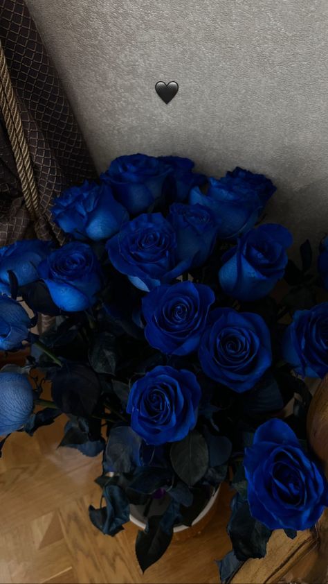 Roses Bouquet Gift, Blue Roses Wallpaper, Luxury Flower Bouquets, Blue Flower Wallpaper, Boquette Flowers, Flower Gift Ideas, Flowers Wallpapers, Glitter Flowers, Nothing But Flowers