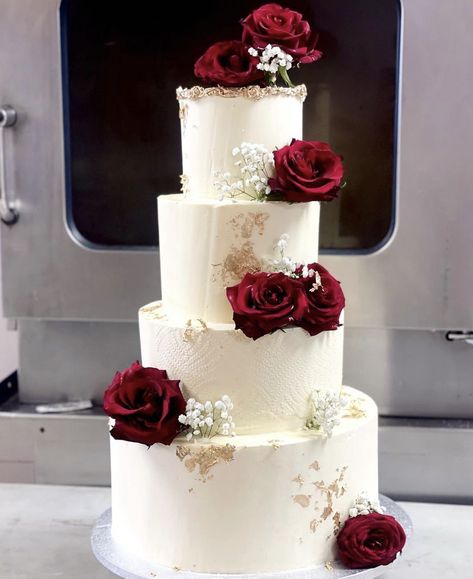 Red Rose Wedding Cake, Deep Red Wedding, Dark Red Wedding, Red Velvet Wedding Cake, White And Gold Wedding Cake, Burgundy Wedding Cake, Red And White Weddings, Red Wedding Theme, Large Floral Arrangements