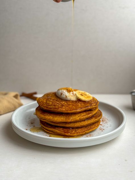 Easy Pumpkin Protein Pancakes Pumpkin Protein Pancakes, Vanilla Granola, Pumpkin Protein, Pancake Mix Recipes, Banana Oat Muffins, Snack Smoothie, Leftover Pumpkin, Pumpkin Cinnamon Rolls, My Protein