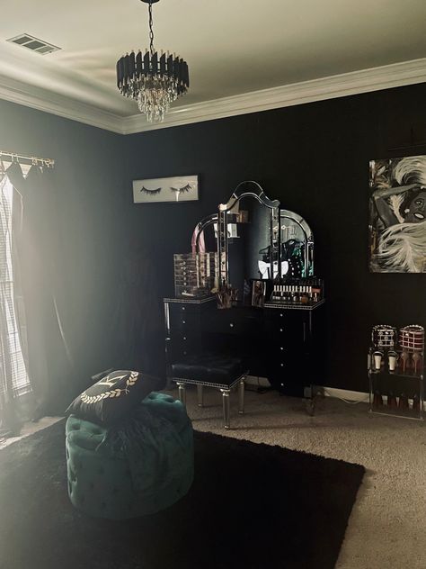 Black Wallpaper For Room Wall, Rocker Girl Aesthetic, Wallpaper For Room Wall, Modern Black Bedroom, Goth Bedroom, Makeover Bedroom, Rocker Girl, Teenage Room, Glam Room