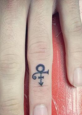 You'll love these Prince-inspired tiny tattoos even if you can't recite every lyric to "Purple Rain." Prince Symbol Tattoo, Tattoo On Finger, Prince Symbol, Love Symbol Tattoos, Prince Tattoos, Tribute Tattoos, Prince Tribute, Symbol Tattoo, Anchor Tattoo