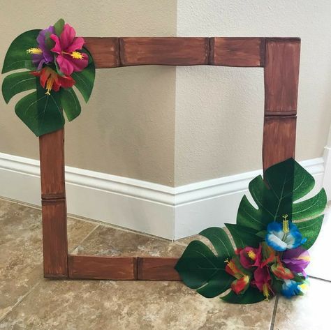 Hawaiin Decoration Ideas, Hawaiian Theme Party Decorations Diy, Diy Luau Decor, Hawaii Decorations Party, Diy Hawaiian Party Decorations, Diy Luau Decorations, Diy Luau Party Decorations, Luau Party Crafts, Diy Luau