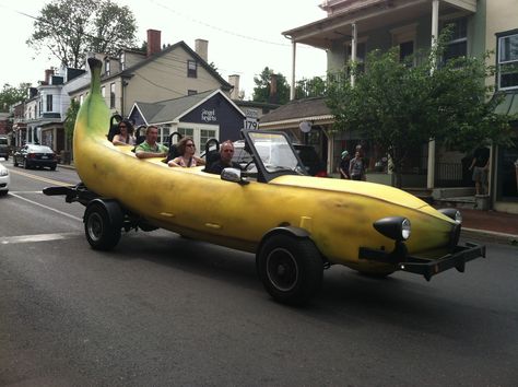 Banana Mobile Big Banana, Strange Cars, Weird Cars, Car Humor, Amazing Cars, Art Cars, Car Design, Wooden Toy Car, Cool Cars