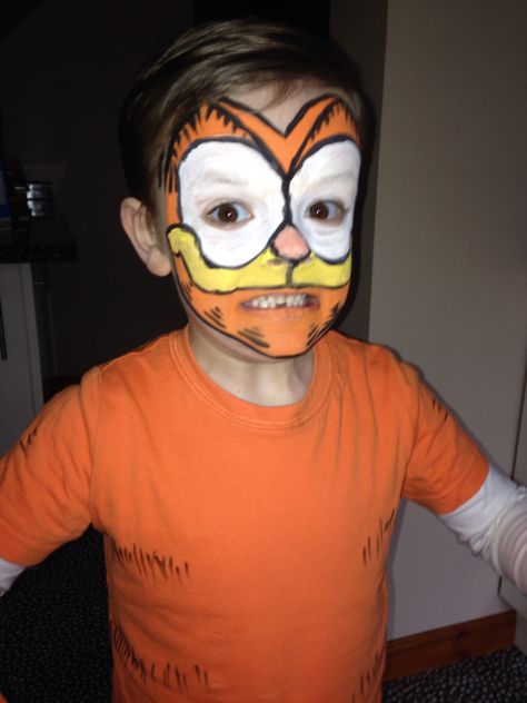 Garfield face paint and diy costume, kids Garfield Costume Diy, Garfield Face Paint, Diy Garfield Costume, Garfield Halloween Costume, Garfield Makeup, Funny Face Paint, Garfield Cosplay, Garfield Sunglasses, Garfield Jacket