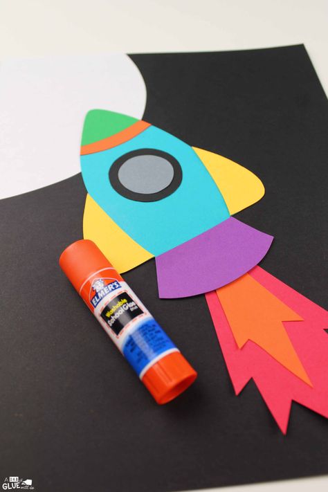 Paper Rocket Craft, Fish Paper Craft, Paper Rocket, Paper Rockets, Rocket Craft, Art And Craft Paper, Arts And Crafts For Teens, Construction Paper Crafts, Arts And Crafts House