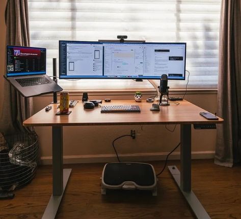 Notebook Desk Setup, Trader Girl, Alcove Office, Home Working Space, Setup Laptop, Pc Desk Setup, Twitch Partner, Notebook Holder, Home Office Set Up