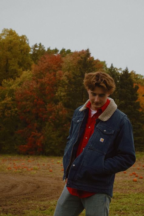 mens fall fashion, aesthetic, jean jacket, autumn leaves, grainy Fall Senior Pictures Guys, Male Portrait Photography, Fall Fashion Aesthetic, Mens Fall Fashion, Male Senior Pictures, Male Portraits, Aesthetic 2024, Fall Senior Pictures, Man Photography