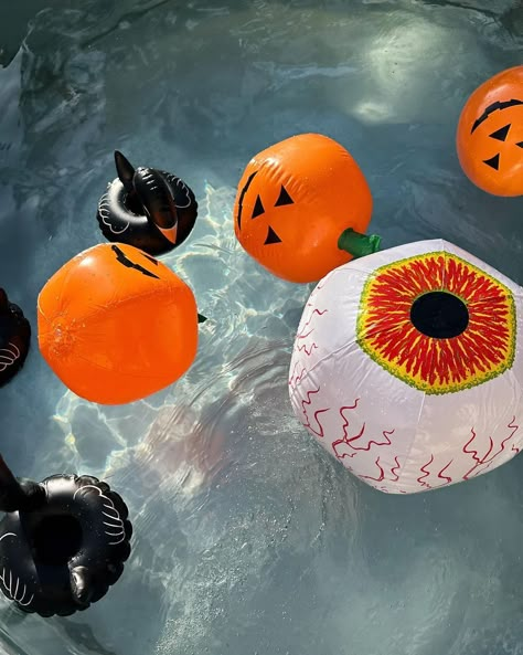 Summerween Ideas Aesthetic, Halloween In The Summer, Summerween Pool Party, Summerween Aesthetic Wallpaper, Summerween Birthday Party, Summerween Movies, Summer Horror Aesthetic, Summerween Decorations, Halloween Summer Party