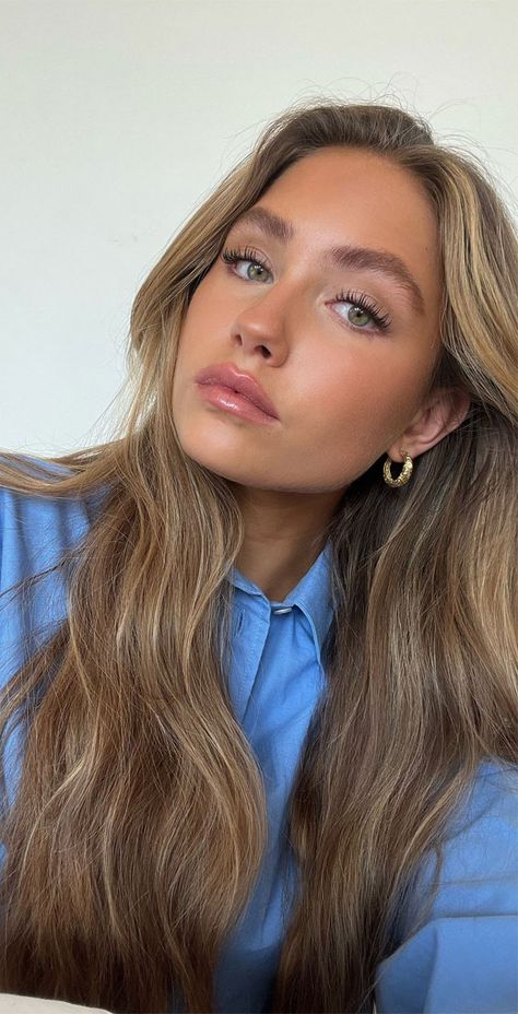 Autumn Hair Trend 2023, Best Hair Color Green Eyes, Gold Dark Blonde Hair, Makeup For Dark Blonde Hair, Honey Blonde Hair Hazel Eyes, Bronze Brunette Balayage, Bronzed Blonde Hair, Beige Dark Blonde Hair, Hair Colours For Green Eyes