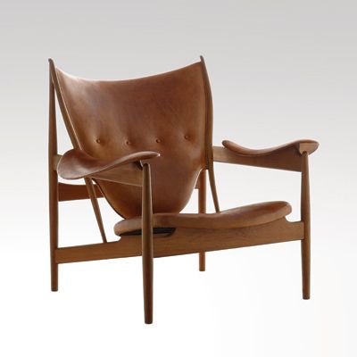 Finn Juhl, Denmark. Chieftain Chair, 1949. Teak and leather Chieftain Chair, Mid Century Modern Lounge Chairs, Glider And Ottoman, Danish Chair, Danish Modern Furniture, Furniture Design Chair, Danish Furniture Design, Finn Juhl, Chair Table